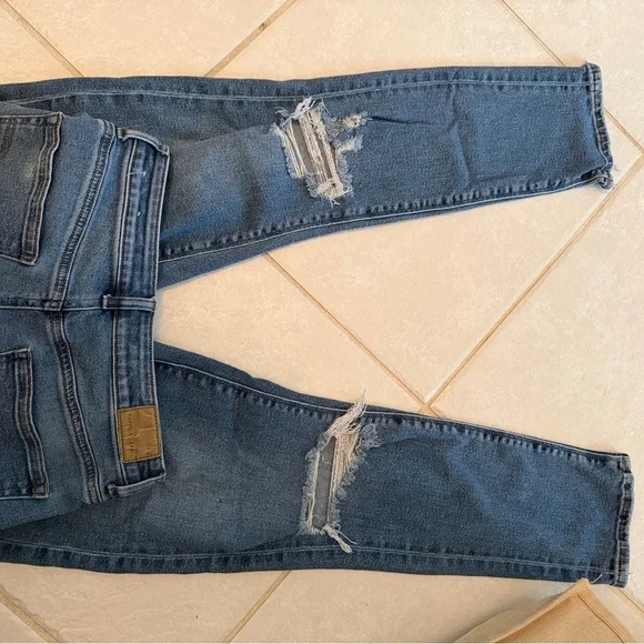 Distressed American Eagle Jeans Size 2 High Rise Mom Jeans 90’s Y2k - Picture 5 of 8